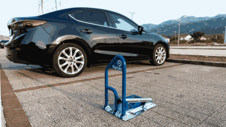 auto bloqueando porton residencial chile