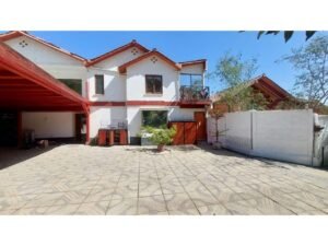 casas modernas en barrio residencial pudahuel