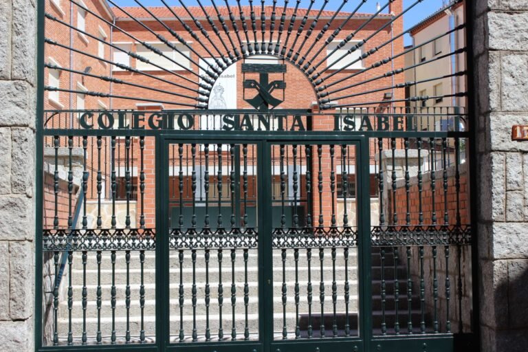 Cuáles son los requisitos para ingresar al Colegio Santa Isabel Santiago