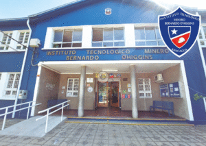 fachada moderna del liceo politecnico chile