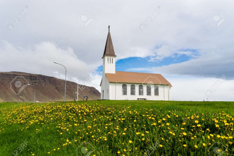 Qué historia y leyendas rodean a Santa María de las Flores Negras