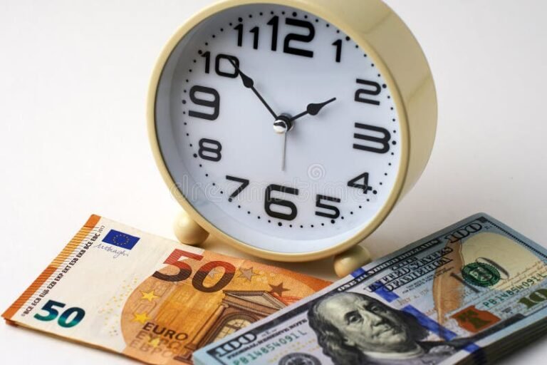 Qué ocurre si el pago del finiquito se realiza fuera de plazo 9 reloj con billetes y contrato laboral