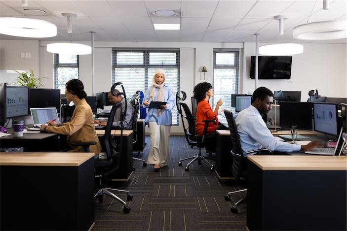 Cuáles Son Los Mejores Temas De Charlas De Seguridad Para Empresas 15 reunion de seguridad laboral en oficina moderna