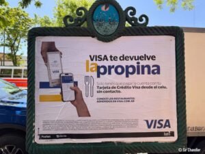 tarjetas de credito pagando en restaurante chile